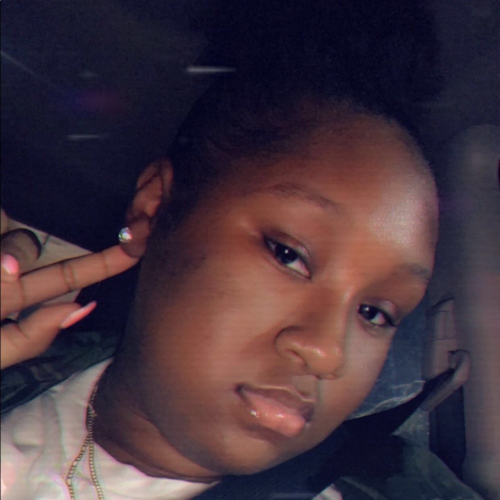 Meet your Posher, Debrayah